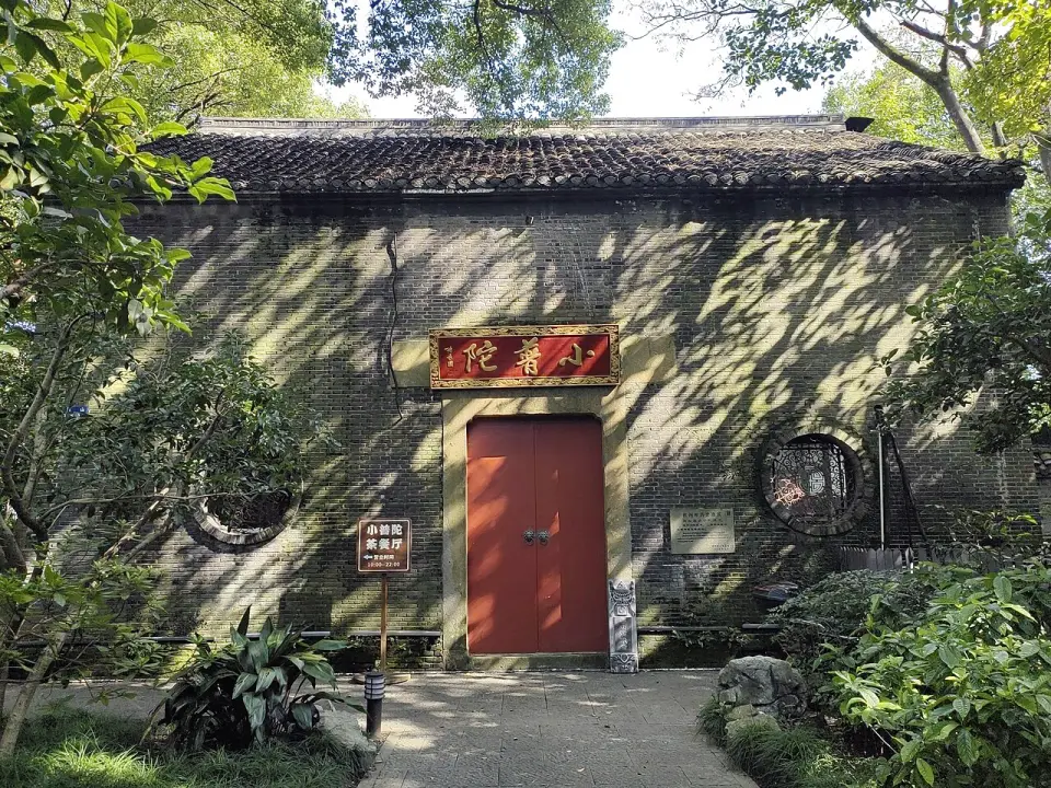 Xiaoputuo building by Wu Hill