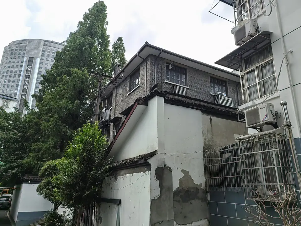 The Building at 34, Guozinong Alley