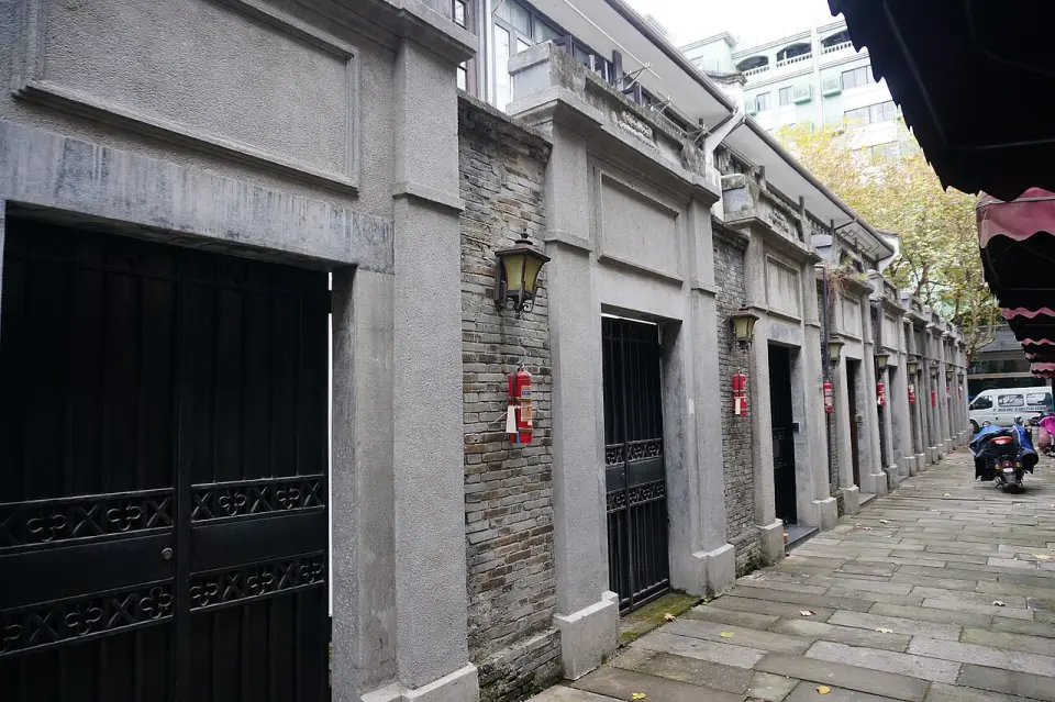 Building Cluster at Chengdeli Alley