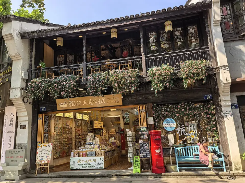 Buildings at 23, and 25, Zhongshan Road (M)