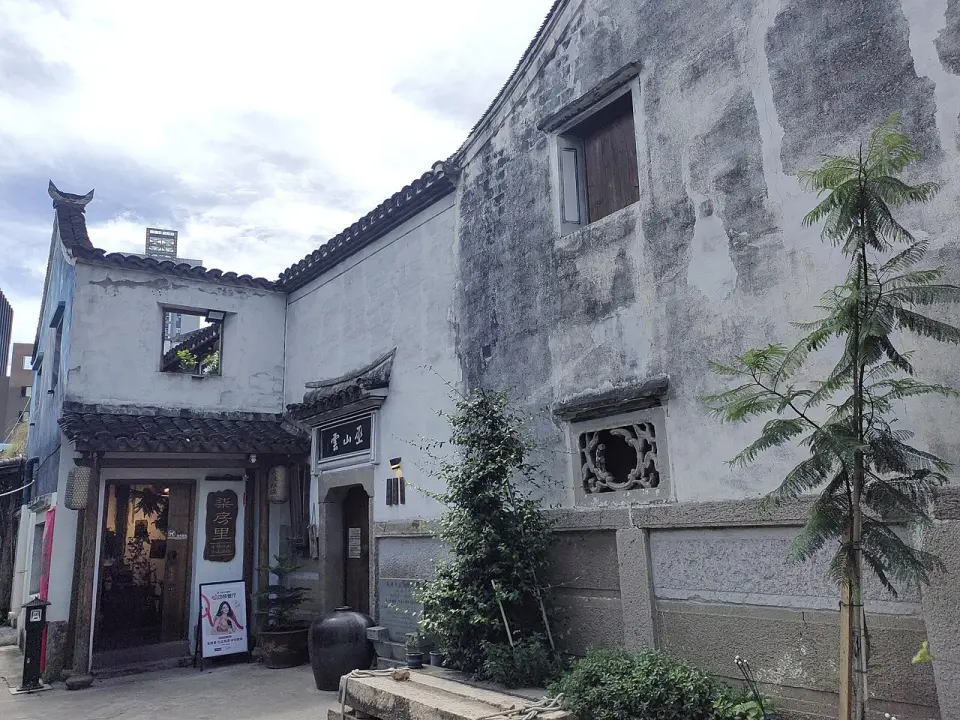 Architectural complex of the Grain Supply Center at Xiangqifang